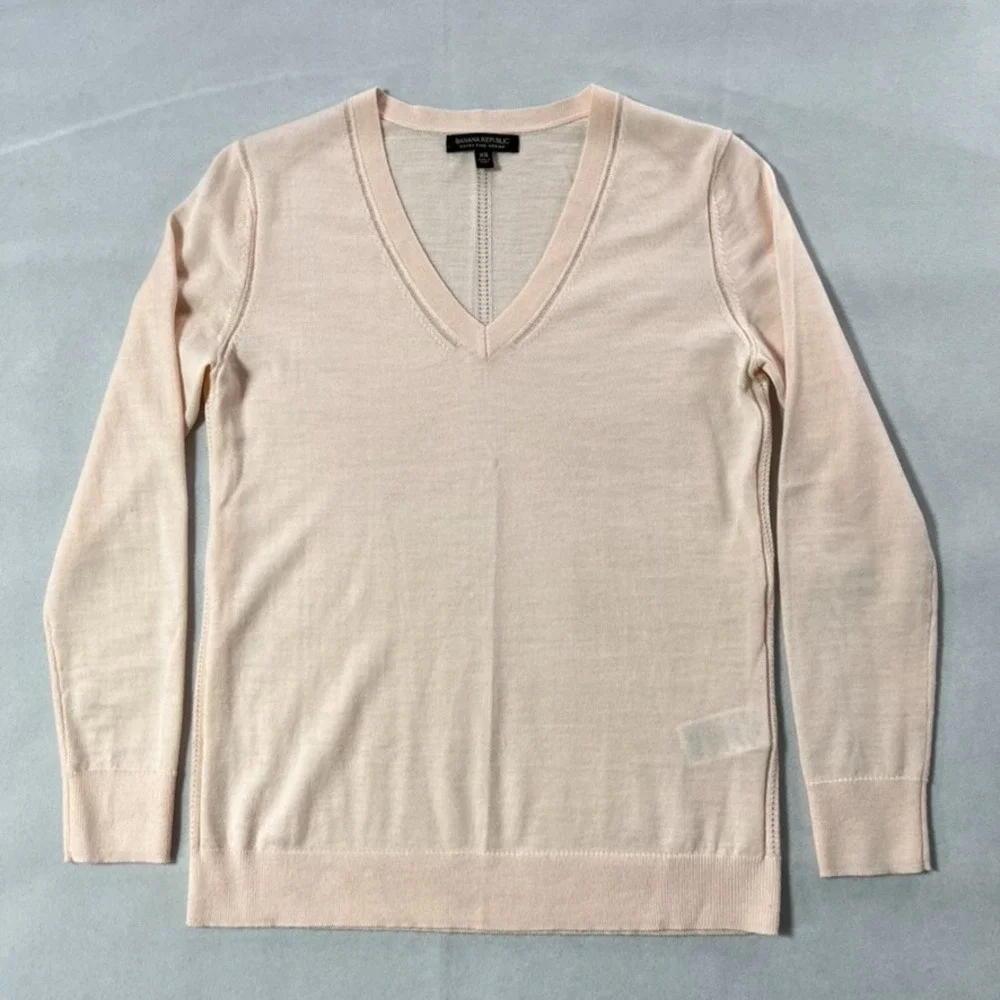 Banana Republic Sweater Women XS Pink Extra‎ Fine Merino Wool V-Neck Blush